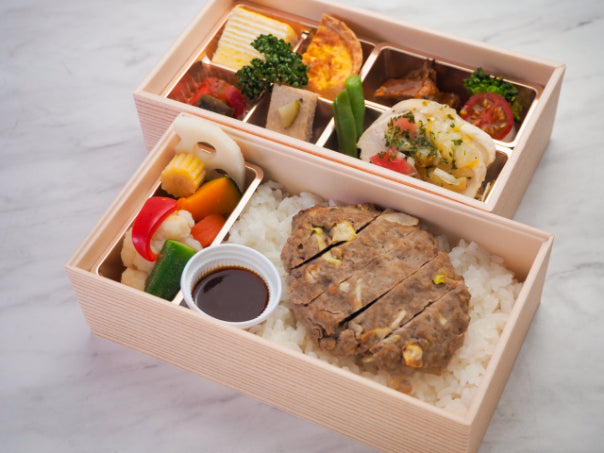 牛肉の煮込みと鶏むね肉の白ワイン蒸しの2段弁当