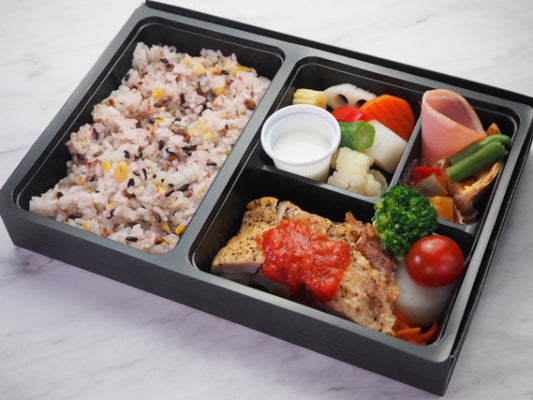 8種野菜と鶏もも肉のソテー トマトソース弁当