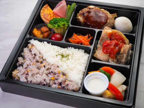 キャベツ入りハンバーグと鶏もも肉ソテー弁当