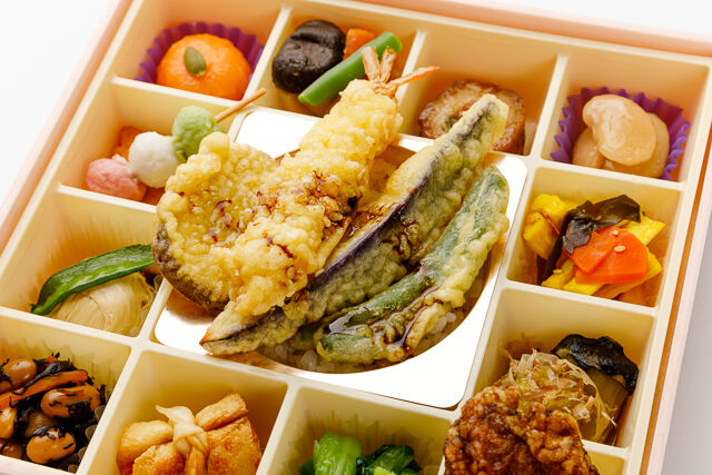 天麩羅と12種御菜の千紫万紅幕ノ内弁当