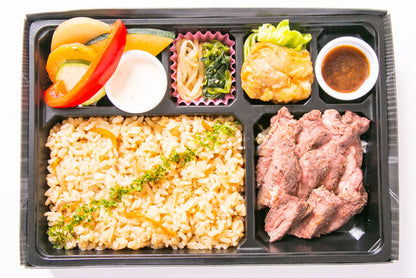 牛ハラミステーキとひき肉と野菜の炊き込み肉飯弁当